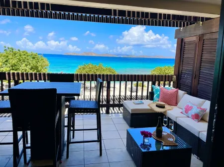 Sapphire Beach Fully Renovated Penthouse with washing machine.Great for families Отели в г. Frydendal