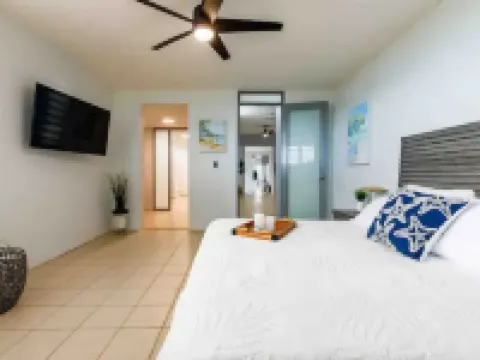 Parguera Paradise, Luxury Modern Beach House! Hoteles en Parguera