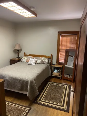 Quiet townhouse close to everything.