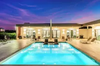 Special Discount, Turks Haven Villas Luxury 1Br Suite, 2Mins Walk to the Beach!!