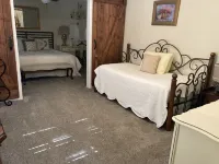 BestStays@Queen Bee Cozy for couples and small families