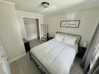 Downtown Boyne City Cottage: Walking distance to everything! Hotels in Boyne City