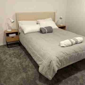 Coastal Sanctuary - Brand New Modern Townhouse Rooms