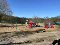 1 king/2queen bd home next to big park Hotels in Lexington