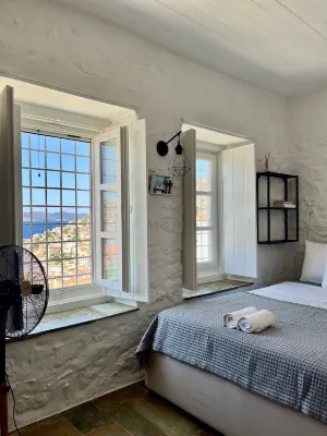 Brigitte house. nice studio with beautiful view small courtyard inside