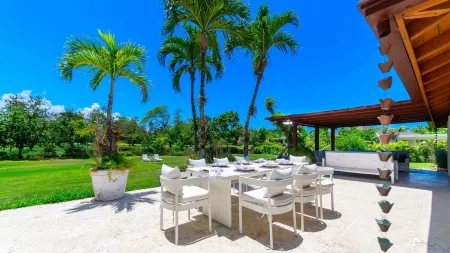 Cozy Villa in Casa de Campo with a Golf View, 3 Mins Away from Beach.