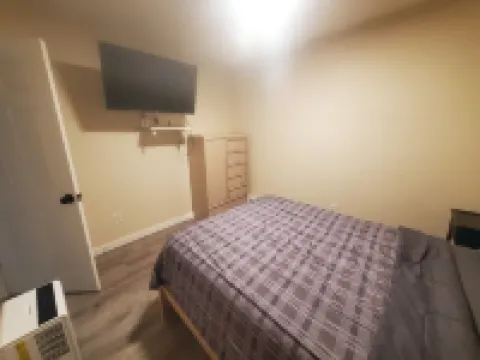 Modern Private Cottage Basement Unit