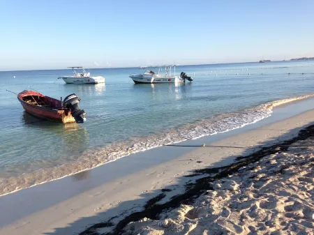 Lovely Studio With Pool On Beach