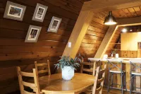 Slope-Side Bliss: A-Frame Haven with Private Hot Tub (Sleeps 7) Hotels in North Okanagan