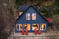 Secluded Lakeside Retreat with Scenic Views (Hot Tub & Sauna) Hotels in Algonquin Highlands