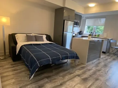 Minutes To The Falls:  Stylish Townhome Gem! Отели рядом с достопримечательностью «Фабрика ночных кошмаров»