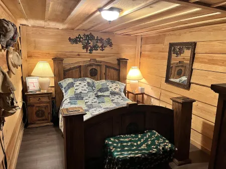 Cozy, private, rustic-modern cabin, a doorway to fine fishing and lake fun!