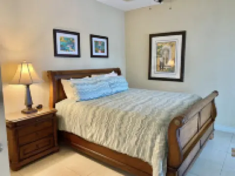 "Cayman Breeze" - 2Br Oceanfront Condo w/ Quiet Setting Near Rum Point