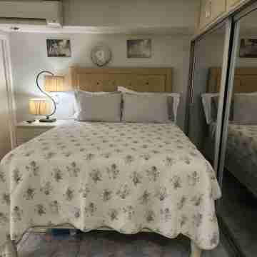 Cozy Studio Apartment Rooms