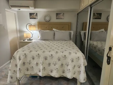 Cozy Studio Apartment Отели в г. Монтего-Бей