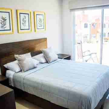 Pool view, Steps from Beach...Brand New Rooms