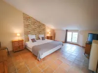 Le Mas de Gleyzes - Charme Authentique & Détente Avec Piscine Hotels in Remoulins