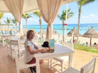 Luxury Large Penthouse,Private Rooftop Patio, Jaccuzzi. Sleeps 6.  2 Free Bikes!