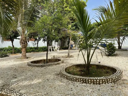 un séjour inoubliable. Surpresseur, chauffe eau, Clim , piscine, plage … jardin. Отели в г. Ngaparou