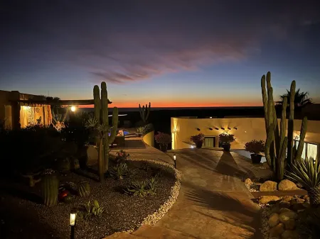 Casa Del Mar - Santa Fe Inspired Home With Gracious Mediterranean Style Living Отели рядом с достопримечательностью «La Sonrisa de la Muerte»