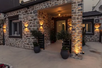 The Coastal Rock House Hotel a 