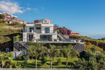 House on the island of flowers between sky and sea. EXCEPTIONAL views Отели рядом с достопримечательностью «Igreja de Sao Bento»