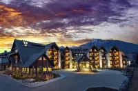 Luxurious 2-Story Penthouse | 5 Beds | Water Park Access | 5-Star Mountain Views