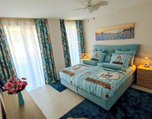 Gorgeous Eagle Beach 4-bedroom Condo with surround balcony and fitness room