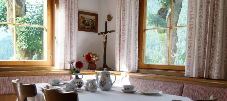 "Plankschneiderhof" A house in the countryside for you alone! Отели в г. Matrei in Osttirol