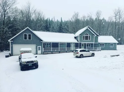 Jay River Front Three Bedroom. 2 miles to Jay Peak