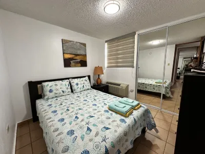 NEW LISTING. Unwind at Seaside Serenity, 2B/2B, full A/C, WiFi.