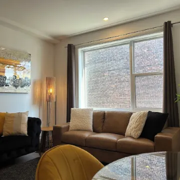 Love nest 1 river from the castle! Free parking! Refurbished, Air conditioner