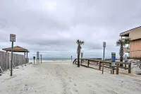 Breezy Murrells Inlet Condo w/ Deck: Walk to Beach - de playa