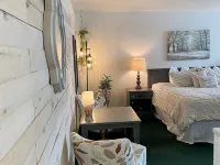 Moose Creek Lodge & Suites Hotels in Park County