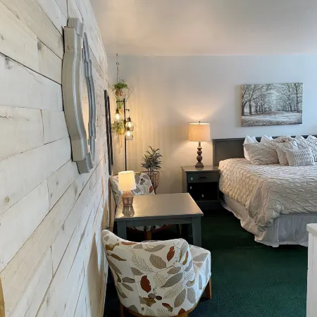 Moose Creek Lodge & Suites