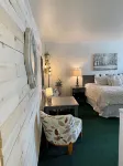Moose Creek Lodge & Suites