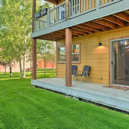 Near Skiing and Hiking Inviting Retreat in Victor!