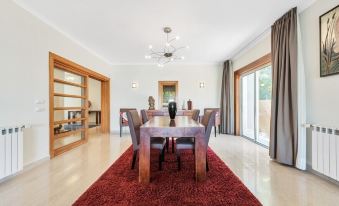 3 Bedroom Villa, Sleeps 6, with Pool, Air Con, WiFi & Walk to Shops