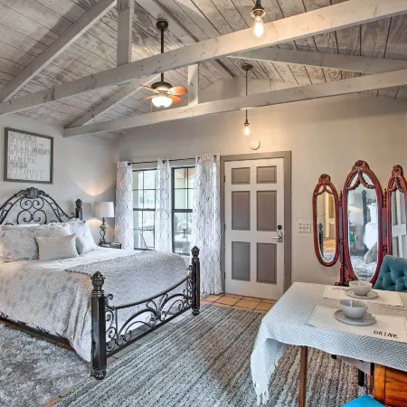 Blue Jay Cottage - Pittsburg Studio on Winery! Hoteles en Condado de Camp