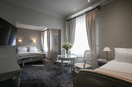 Grand Hôtel Bristol Отели рядом с достопримечательностью «Ancienne Douane»