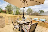 4 Mi to Airport: Atlanta Home w/ Deck & Hot Tub Hotels in Riverdale
