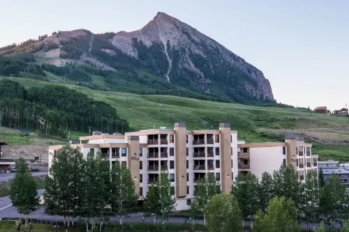 Recently Updated Plaza  3 Bedroom Condo - No Cleaning Fee! by RedAwning Hotels in Crested Butte