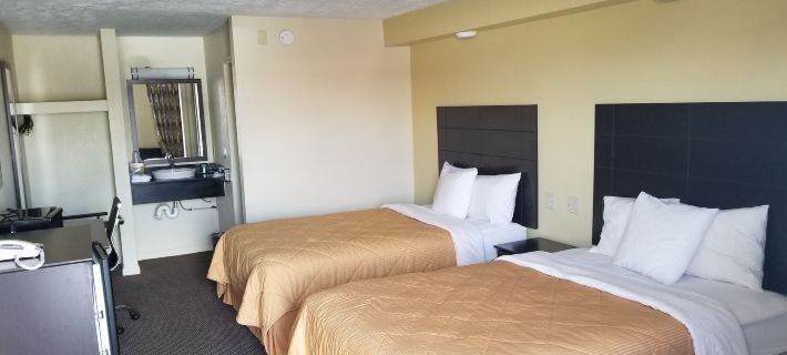 Greenfield Inn Hotels in Hancock County