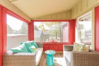 The Oriole Hot Tub Walk or Bike to Saugatuck - Parking