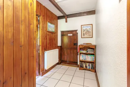 Y Cwtch Отели в г. Лампетер