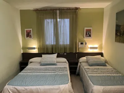 Hostal la Vila فنادق في San Feliu de Pallarols