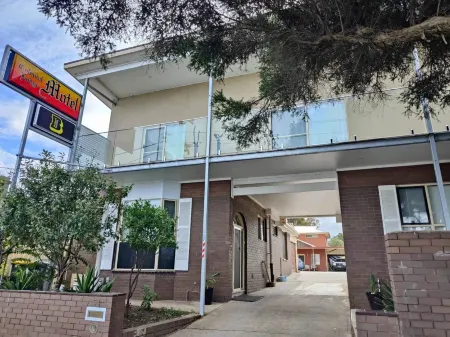 Colonial Lodge Motel Geelong Отели в г. Хайтон