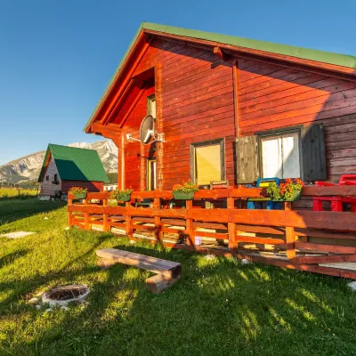 Boskovica Brvnare Hotels near Quadomania