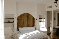 カルチャー ブティック ホテル Pythian Castle周辺のホテル