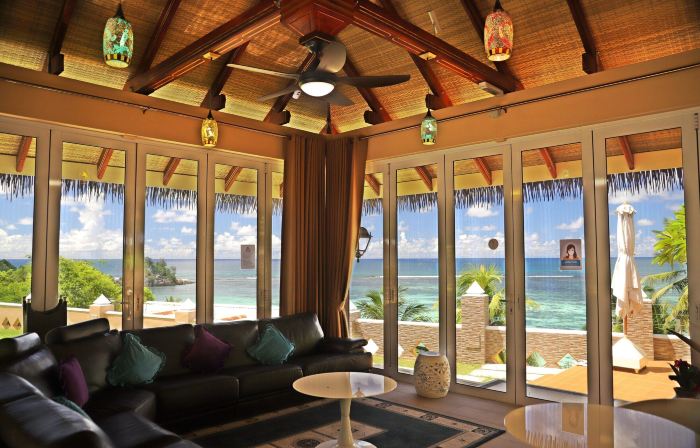 Au Fond de Mer View
